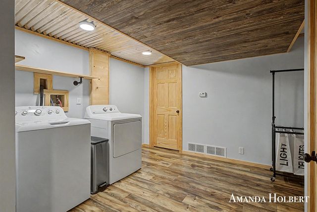 4635 12 Mile Road, Rockford, MI 49341