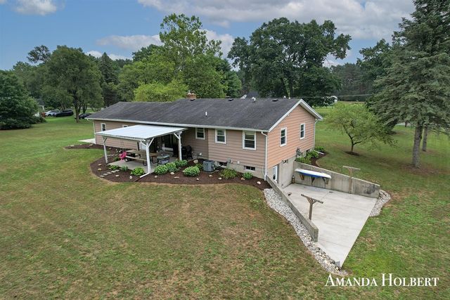 4635 12 Mile Road, Rockford, MI 49341