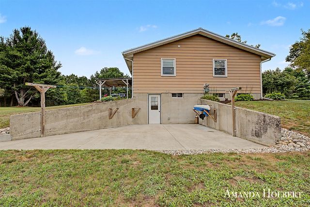 4635 12 Mile Road, Rockford, MI 49341