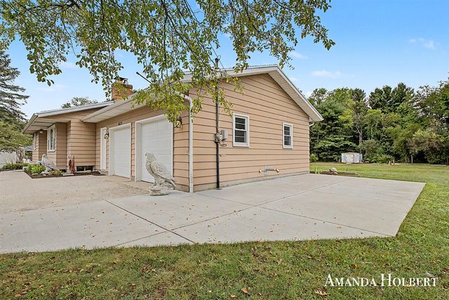 4635 12 Mile Road, Rockford, MI 49341