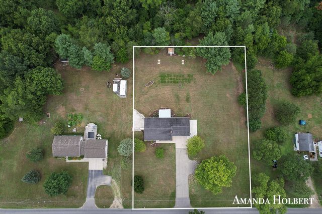 4635 12 Mile Road, Rockford, MI 49341