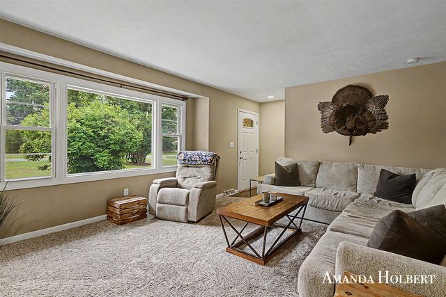 4635 12 Mile Road, Rockford, MI 49341