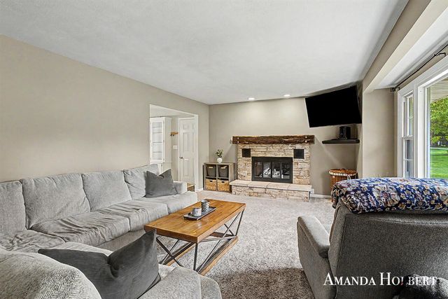 4635 12 Mile Road, Rockford, MI 49341