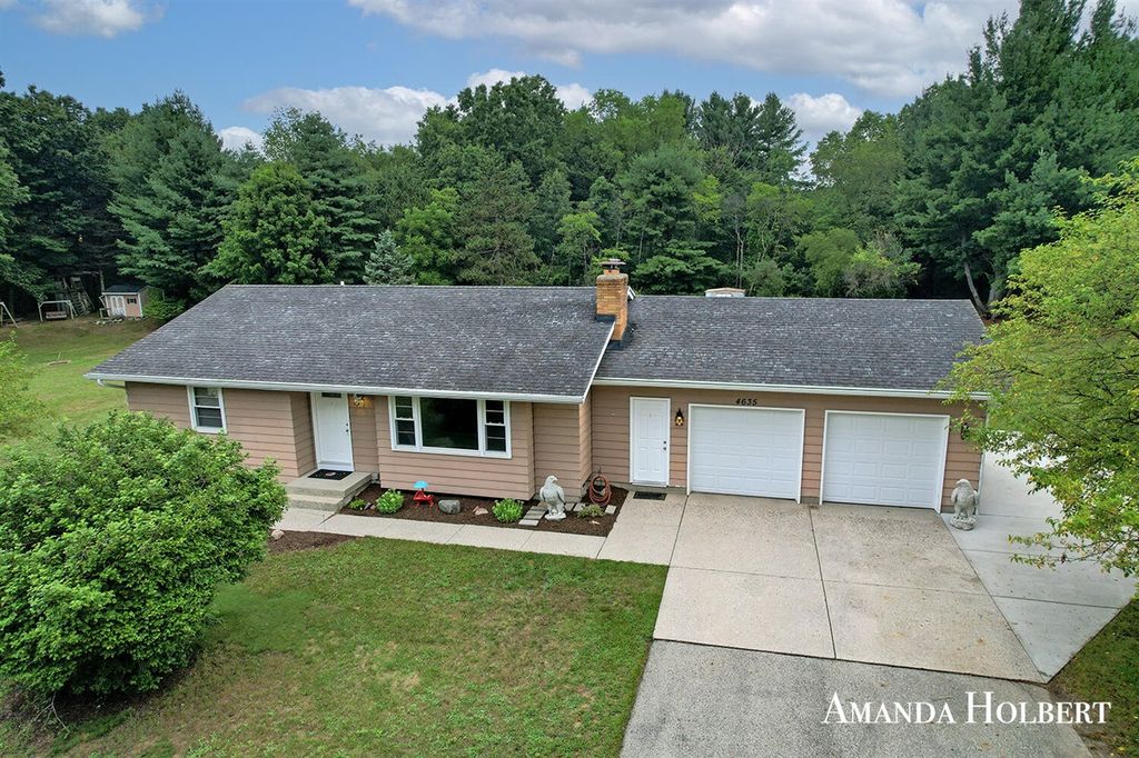 4635 12 Mile Road, Rockford, MI 49341