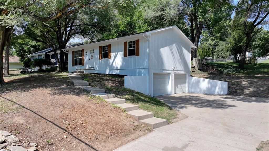 2411 Blackwell Road, St Joseph, MO 64505