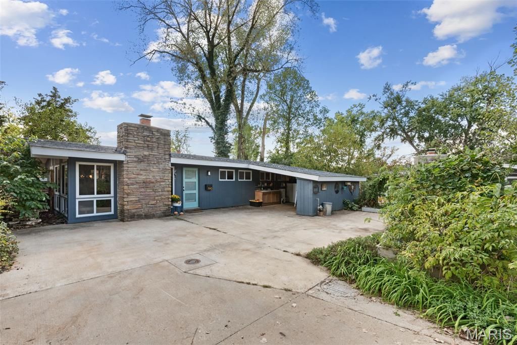 1543 Fournier Drive, St Louis, MO 63126