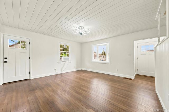 3 Pond Road, Walden, NY 12586