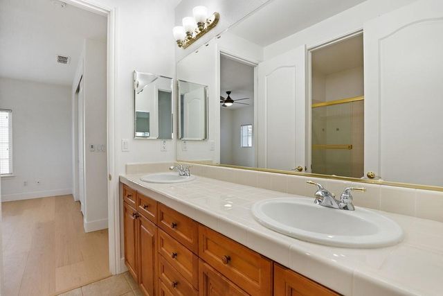 224 Heron Creek Ct, Roseville, CA 95661