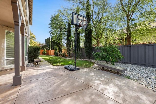 224 Heron Creek Ct, Roseville, CA 95661