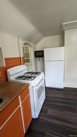104 Grand Avenue, Mount Clemens, MI 48043