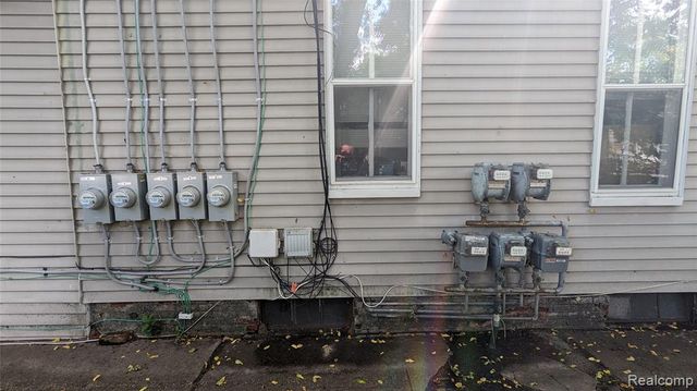 104 Grand Avenue, Mount Clemens, MI 48043
