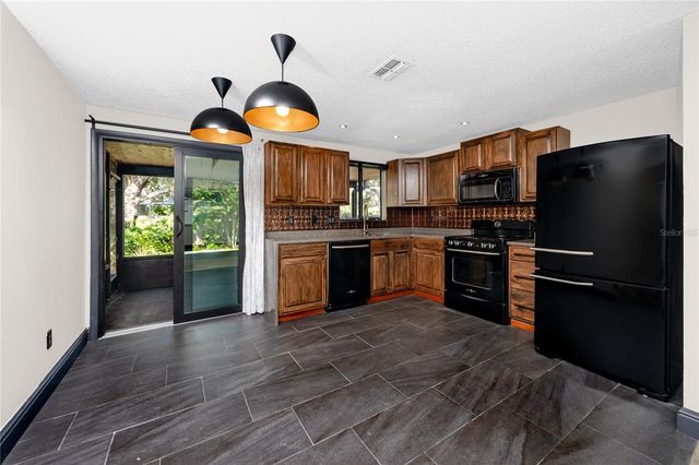 608 TIMBER BAY CIRCLE E, Oldsmar, FL 34677