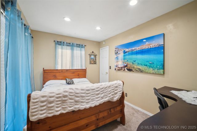 2 Diamond Head Drive, Sand Springs, OK 74063