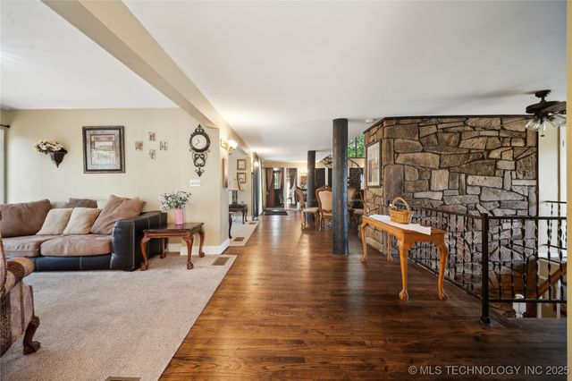 2 Diamond Head Drive, Sand Springs, OK 74063