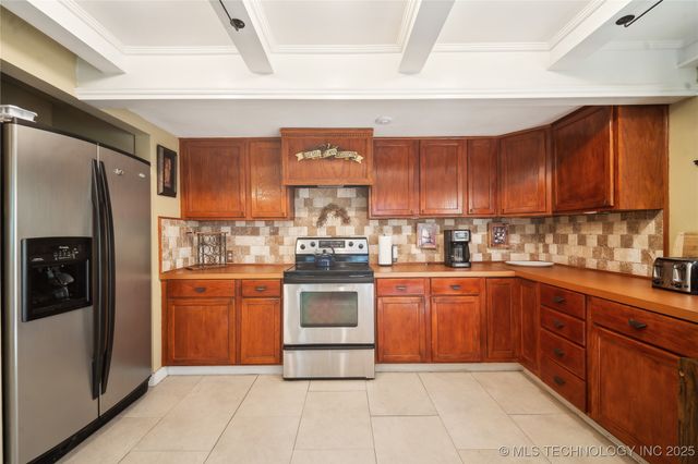 2 Diamond Head Drive, Sand Springs, OK 74063