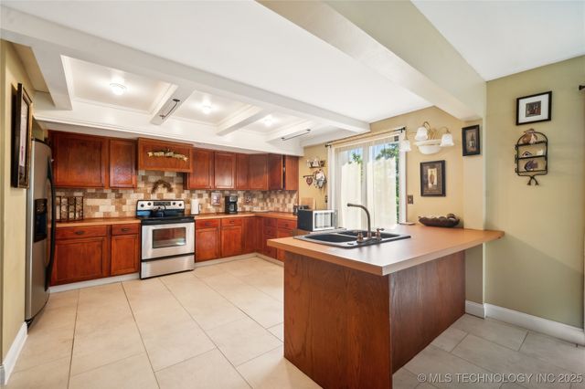 2 Diamond Head Drive, Sand Springs, OK 74063