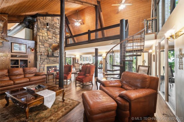 2 Diamond Head Drive, Sand Springs, OK 74063