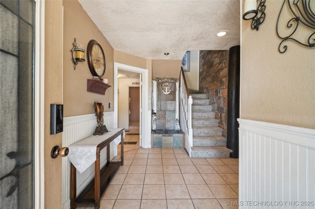 2 Diamond Head Drive, Sand Springs, OK 74063