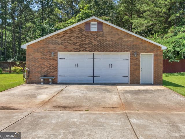 525 Levi Barnes Road, Jackson, GA 30233