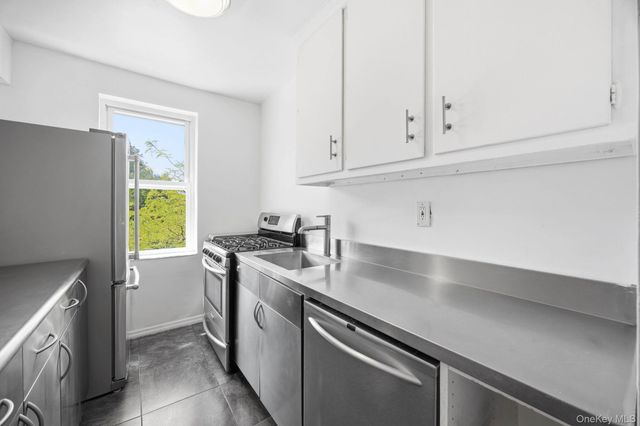 800 Grand Concourse 2DN, Bronx, NY 10451