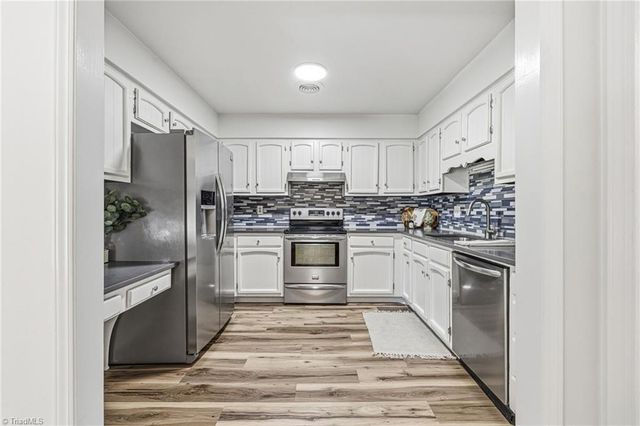 6 Fountain View Circle H, Greensboro, NC 27405