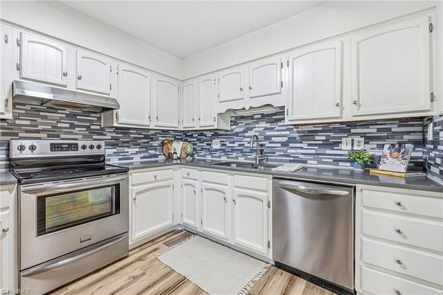 6 Fountain View Circle H, Greensboro, NC 27405