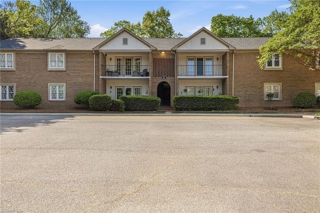 6 Fountain View Circle H, Greensboro, NC 27405
