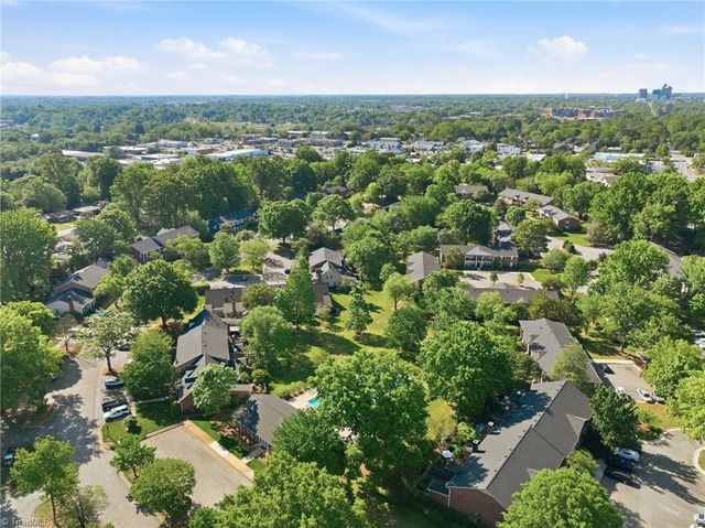 6 Fountain View Circle H, Greensboro, NC 27405