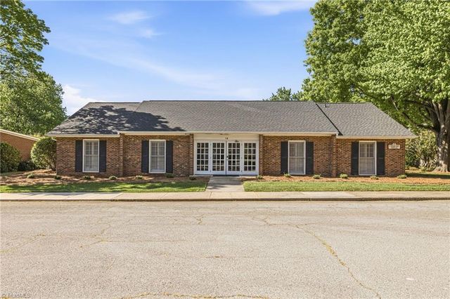 6 Fountain View Circle H, Greensboro, NC 27405
