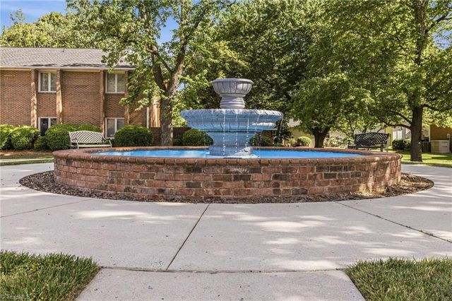6 Fountain View Circle H, Greensboro, NC 27405