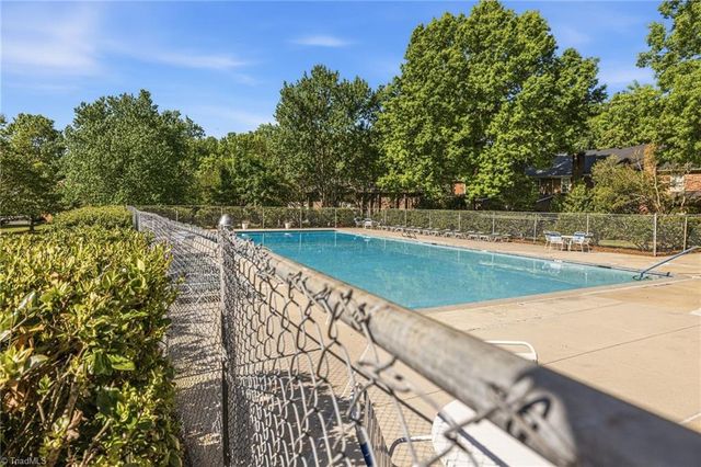6 Fountain View Circle H, Greensboro, NC 27405