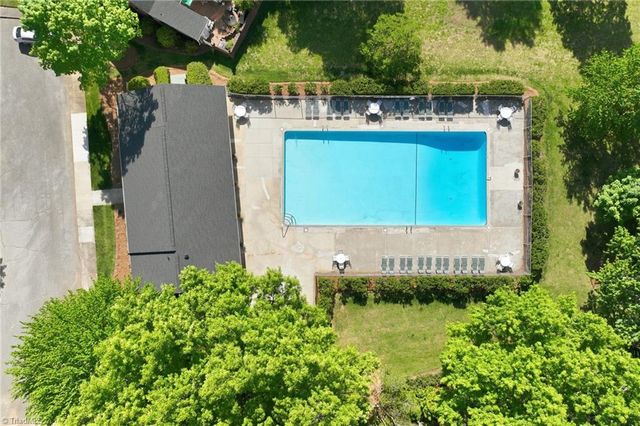 6 Fountain View Circle H, Greensboro, NC 27405