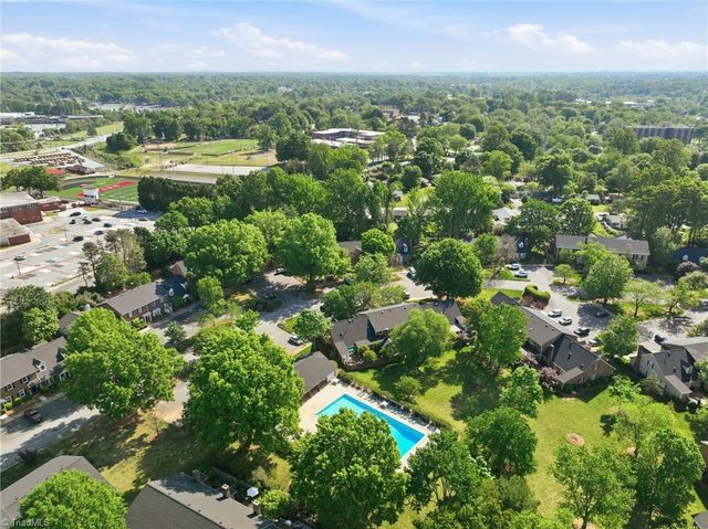6 Fountain View Circle H, Greensboro, NC 27405