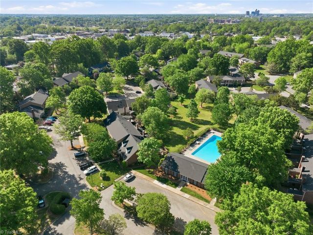 6 Fountain View Circle H, Greensboro, NC 27405