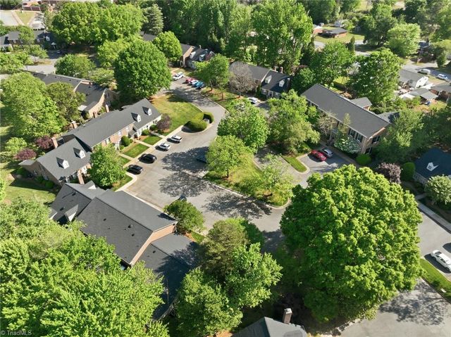 6 Fountain View Circle H, Greensboro, NC 27405