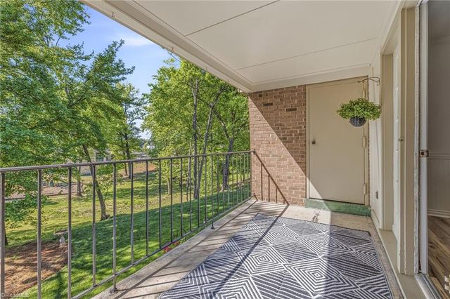 6 Fountain View Circle H, Greensboro, NC 27405