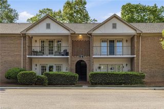 6 Fountain View Circle H, Greensboro, NC 27405