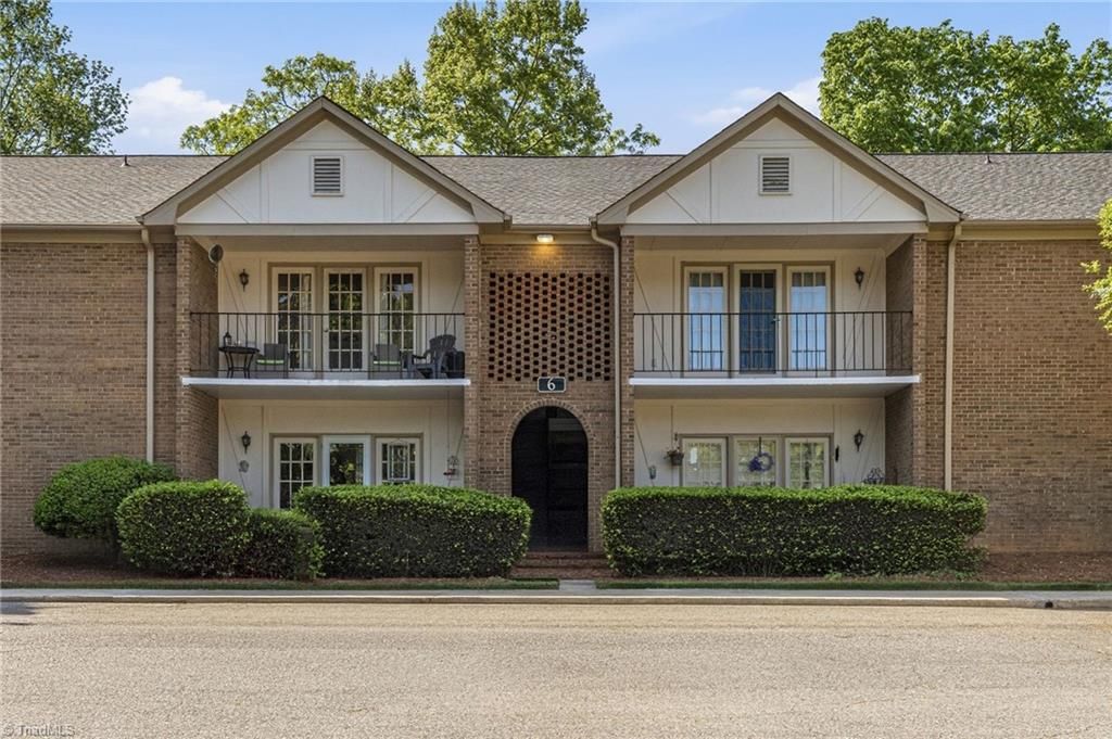 6 Fountain View Circle H, Greensboro, NC 27405
