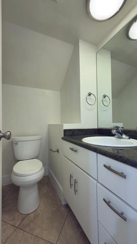 9233 Laguna Pointe, Elk Grove, CA 95758