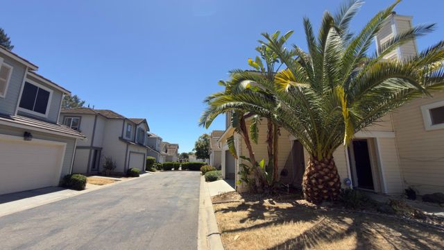 9233 Laguna Pointe, Elk Grove, CA 95758