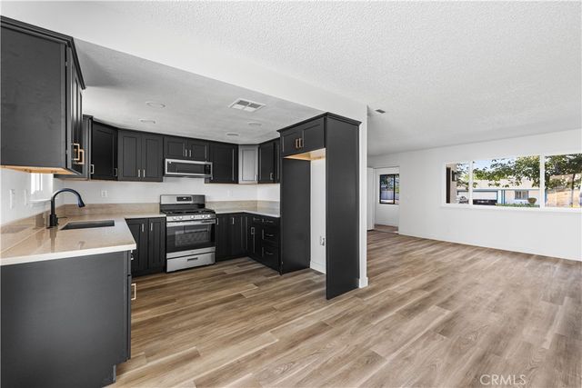 16114 Valeport, Lancaster, CA 93535