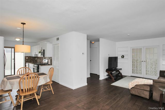 94 Gauguin Court 94, Middle Island, NY 11953