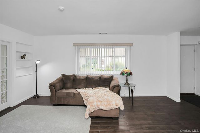 94 Gauguin Court 94, Middle Island, NY 11953