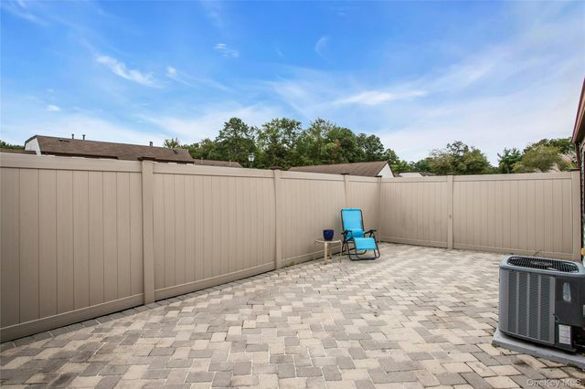 94 Gauguin Court 94, Middle Island, NY 11953