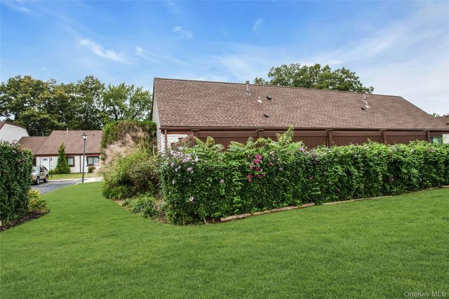 94 Gauguin Court 94, Middle Island, NY 11953
