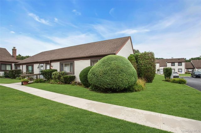 94 Gauguin Court 94, Middle Island, NY 11953