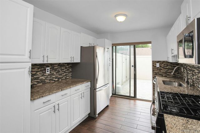 94 Gauguin Court 94, Middle Island, NY 11953