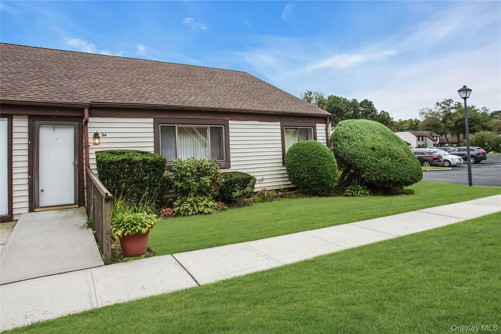 94 Gauguin Court 94, Middle Island, NY 11953
