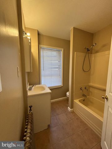 16 BARNT AVE, Trenton, NJ 08611