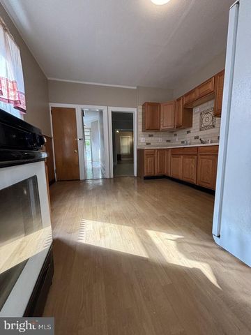 16 BARNT AVE, Trenton, NJ 08611